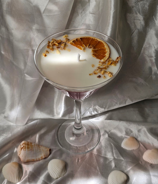 vela en copa de martini merakimia colores rosa y blanco